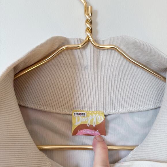 Dazey La Reflect Woman Figure Velour Half Zip Cropped Track Top L - Picture 8 of 11